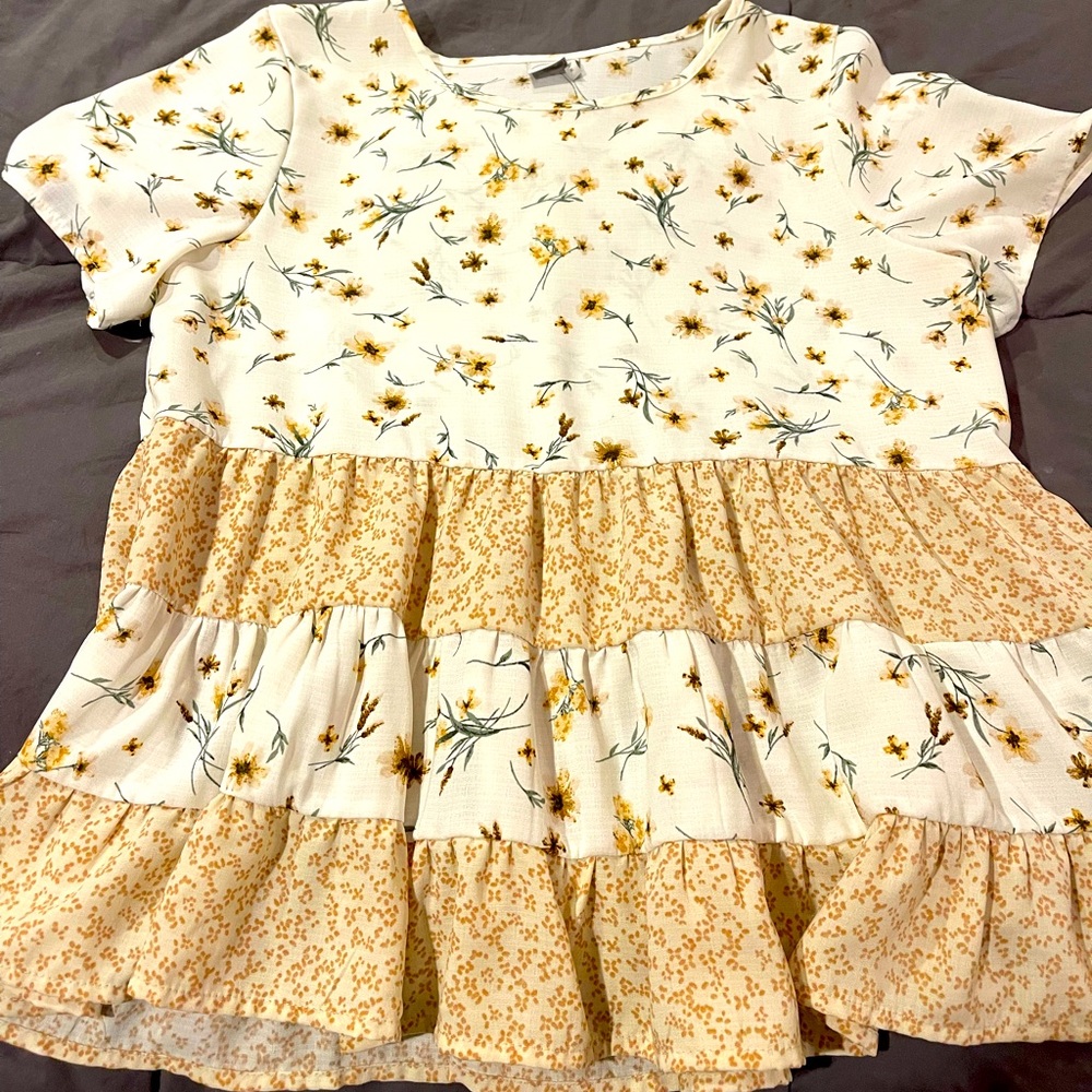 Cute flowy peplum top